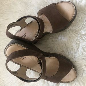 Born Lucee Platform Sandal Size 8 Taupe